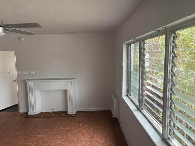 Building Photo - 2469 Flamingo Pl