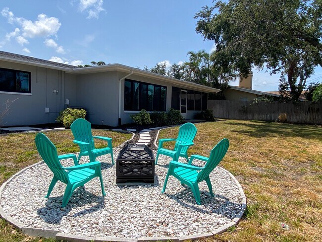 Building Photo - 1346 Hill Dr
