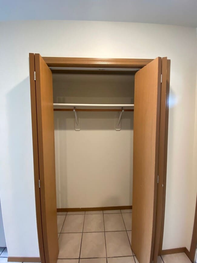 Building Photo - Canfield Court Condo (APP#170)