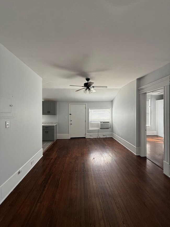 Building Photo - Super cool Apartment in Historic Home Near Downtown