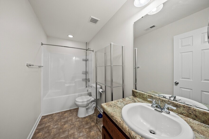 Building Photo - 1401 Ujamaa Dr