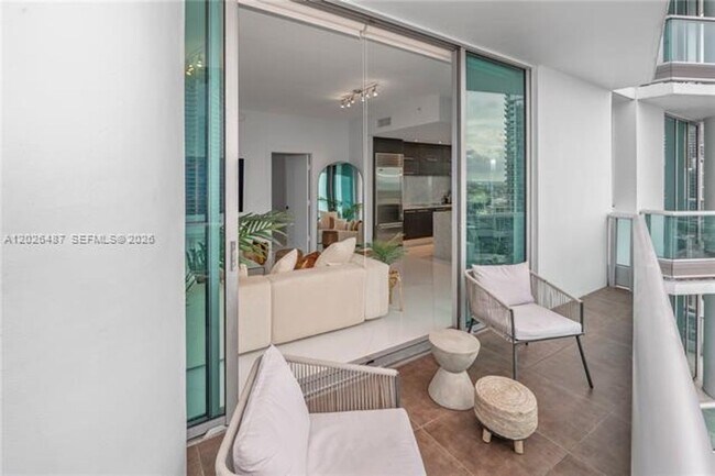 Building Photo - 900 Biscayne Blvd