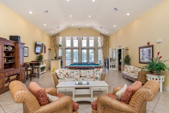 Building Photo - 4600 Yellowgold Rd W