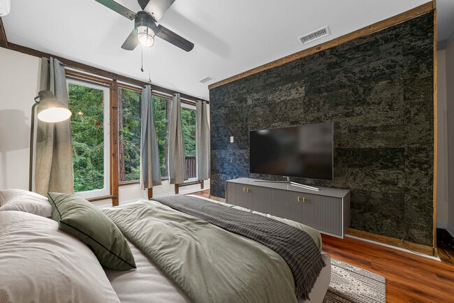 Building Photo - 975 Logan Creek Rd