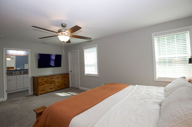 Building Photo - Charming 3-bedroom, 2.5-bath home nestled in the heart of Carthage
