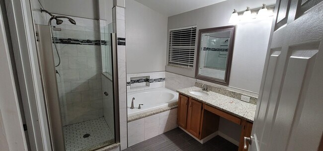 Building Photo - 1324 Franford Dr