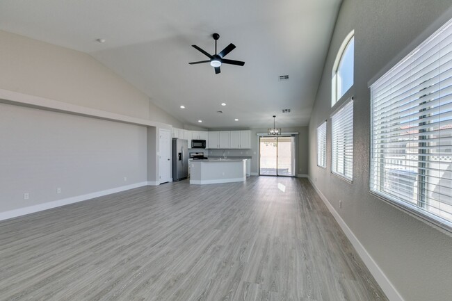 Building Photo - REMODELED 5 BEDROOM HOME IN NORTH LAS VEGAS