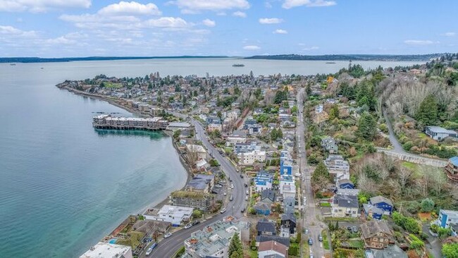 Building Photo - Quintessential West Seattle Townhome with ...