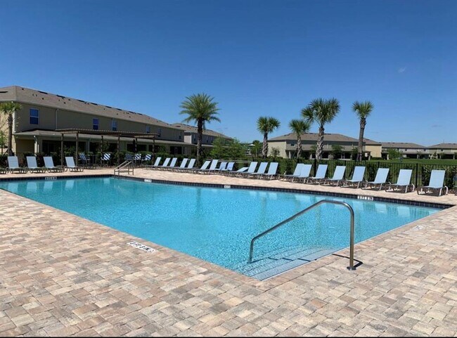 Building Photo - 323 Arbor Lakes Dr
