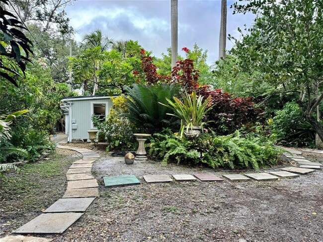 Building Photo - 737 SW 14th Ave