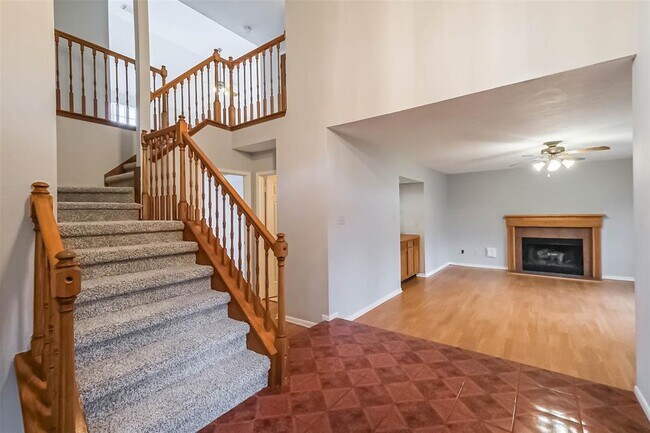 Building Photo - 10218 Hedge Way Dr