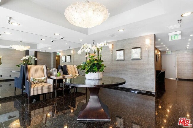 Building Photo - 121 S Palm Dr