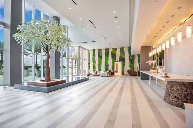 Building Photo - 851 NE 1st Ave