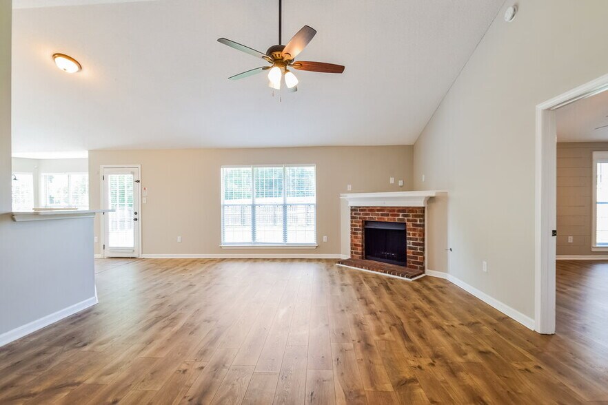 Building Photo - 1720 Avery Cove