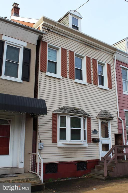 Building Photo - 618 E Philadelphia Ave