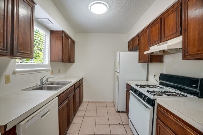Building Photo - 10310 Little Pebble Dr