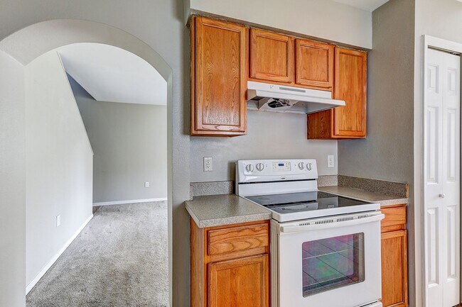 Building Photo - Prime Northwood Home on a Conservation Lot...