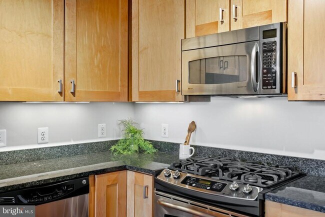 Building Photo - 2200 N Westmoreland St