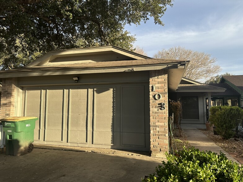 Primary Photo - 103 Montego Ct