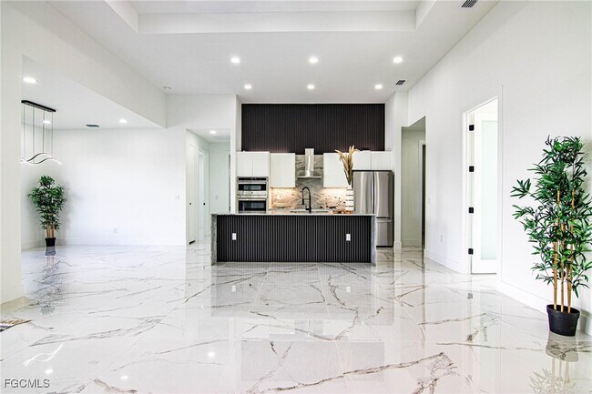 Building Photo - 829 NW 29th Ave