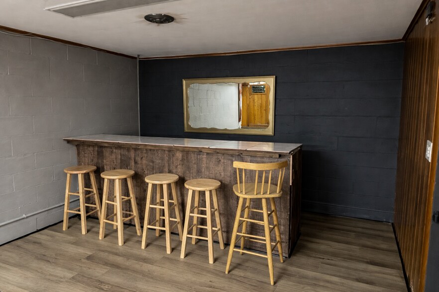 Building Photo - 418 Hurstbourne Rd