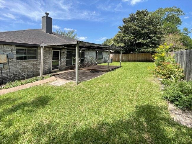 Building Photo - 2406 Old Dixie Dr