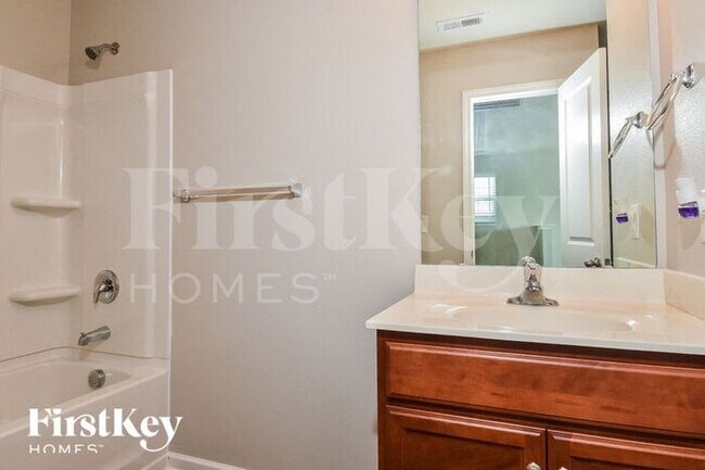 Building Photo - 6431 Bentbrush St