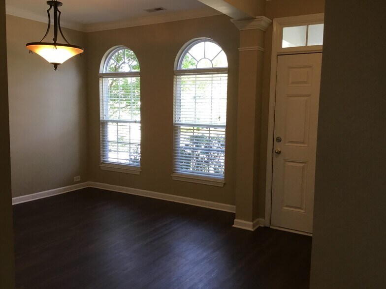 Building Photo - 636 Long Melford Dr