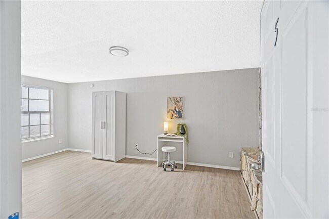 Building Photo - 4220 E Powhatan Ave