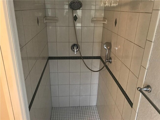 Building Photo - 852 Woodside Rd