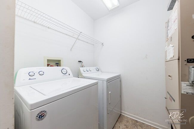 Building Photo - 603 Conservatory Ln