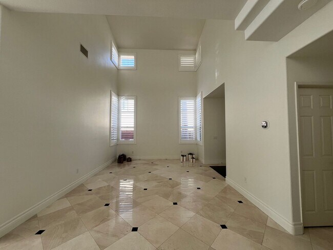 Building Photo - Beautifully Remodeled Poway Home