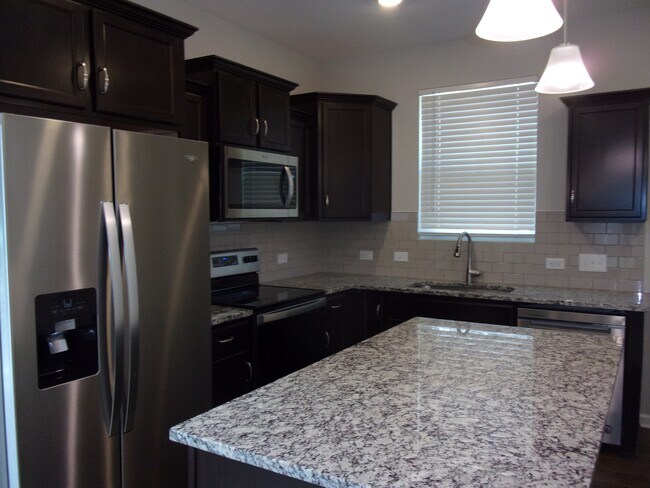 Building Photo - 2826 Capitol Dr