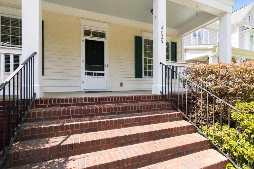 Building Photo - 14035 Bankside Dr