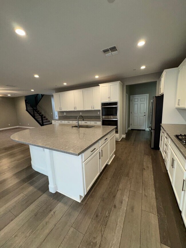 Building Photo - A Great House to Call Home!