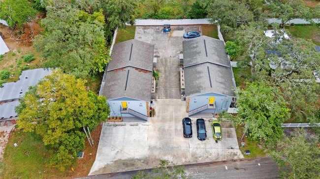 Building Photo - 7919 Lakeshore Dr