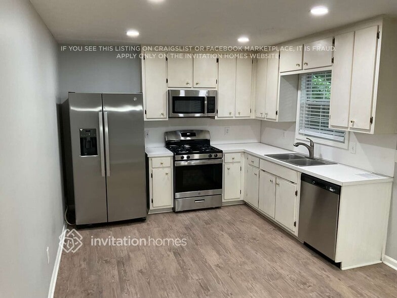 Building Photo - 3795 Cherokee Overlook Dr