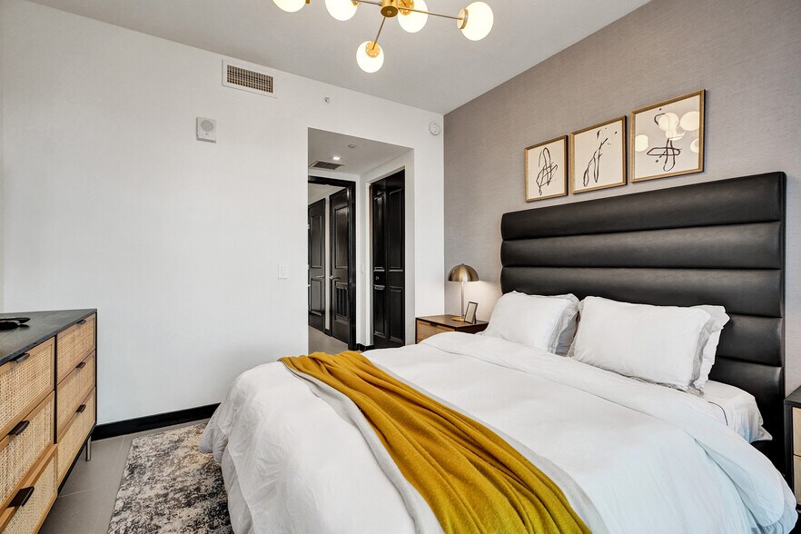 Building Photo - 1600 NE 1st Ave