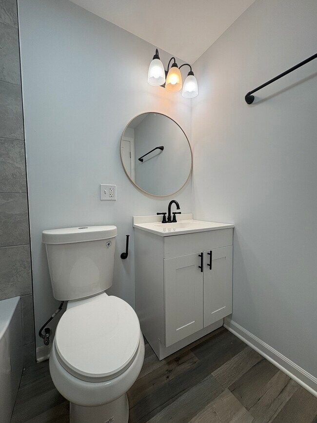 Building Photo - 432 W 61st Pl