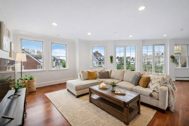 Building Photo - 205 Shearwater Ct W