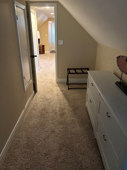 Building Photo - 3049 N Leavitt St