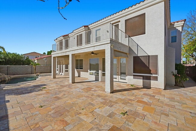 Building Photo - 1425 W Commerce Ave