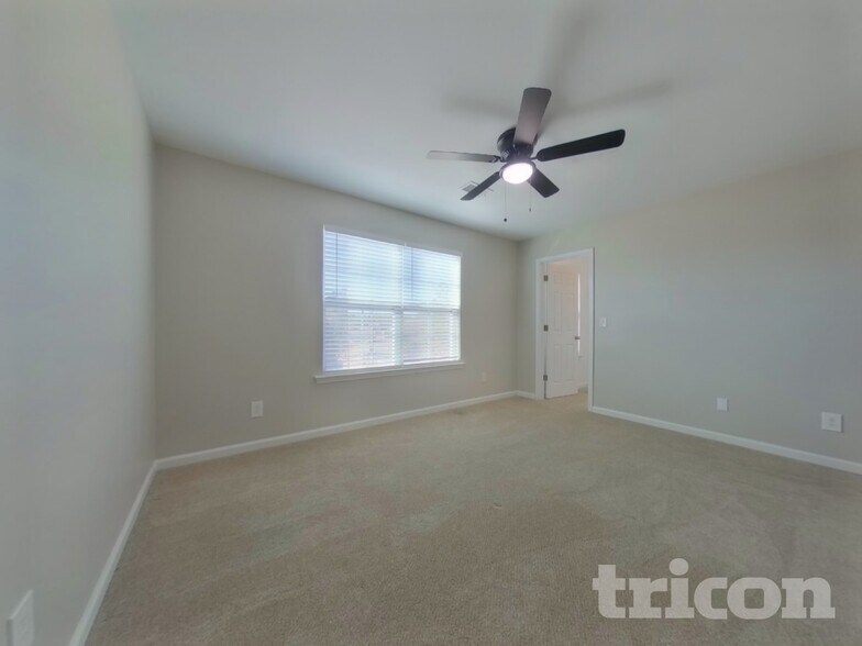 Building Photo - 260 Bonhomme Cir