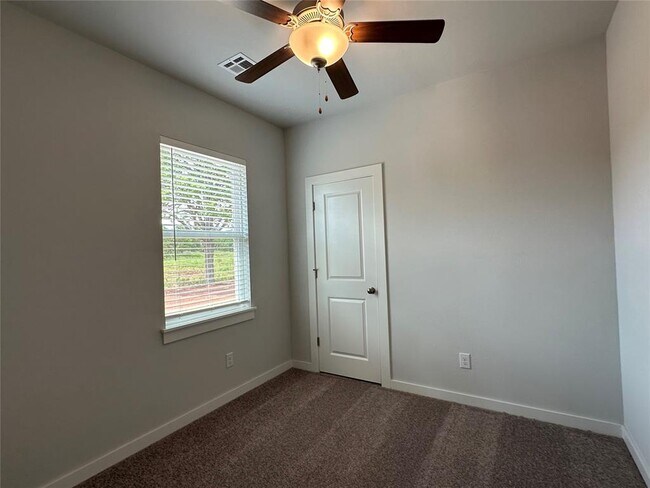 Building Photo - 18000 Lantana Loop