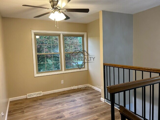 Building Photo - 100 Kendallwood Dr