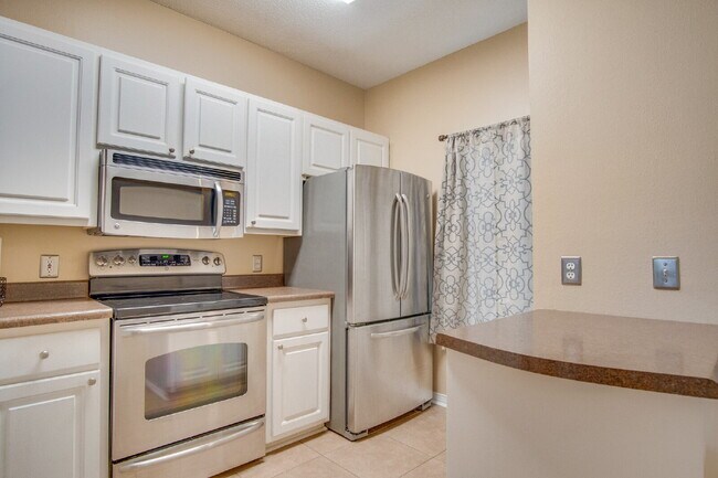 Building Photo - Santa Rosa 3/2.5 Townhome – Minutes from N...