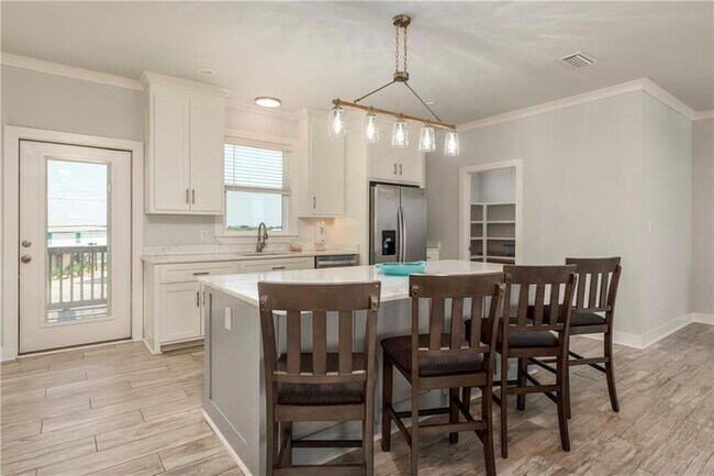 Building Photo - 1913 Cadillac Ave