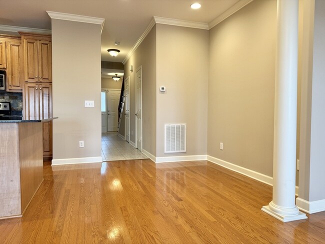 Building Photo - 1801 Brentwood Pointe