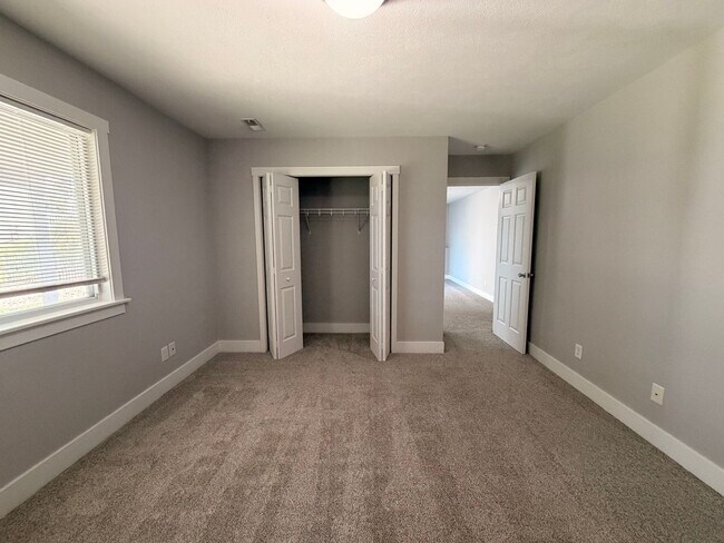 Building Photo - 1627 Hamlet Dr