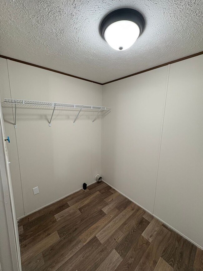 Building Photo - For Rent